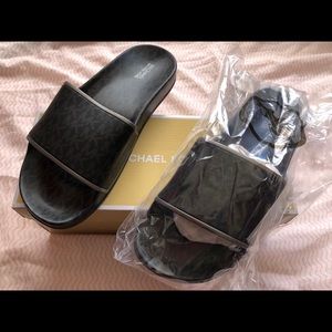 ✨Michael Kors Slides✨